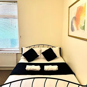 Aldgate Apartment London