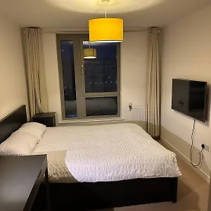 Entire 2 Bedroom Flat Apartment London